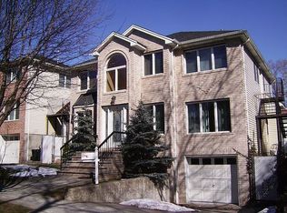 11 Whitaker Pl, Staten Island, NY 10304