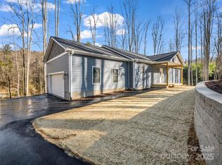 36 Smokey Quartz Ln, Flat Rock, NC 28731