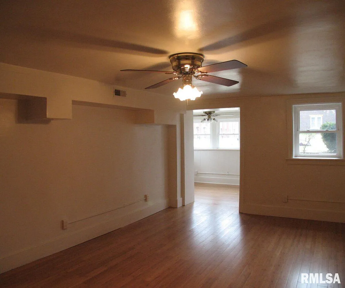 2 bed, 1.0 bath, 1500 sqft, $1,200 — Photo 3