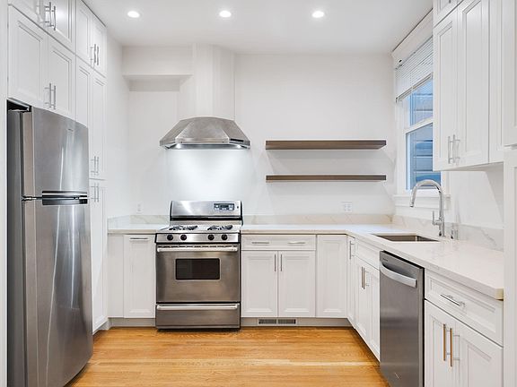 2nd image of 290 Fair Oaks St #290