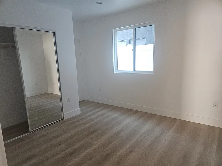 3209 W 18th St #4 — Photo 12