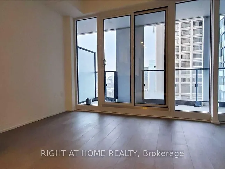 251 Jarvis St #818 — Photo 3
