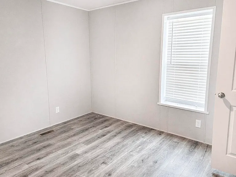 Stoney Creek Manufactured Home Community — Photo 11