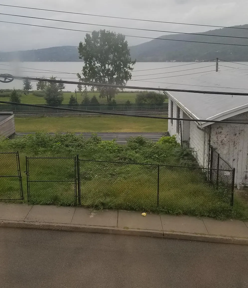 3 bed, 1000 sqft, $3,000 — Photo 3