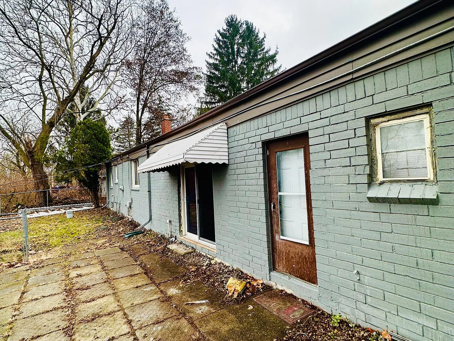 1589 Helen St — Photo 4