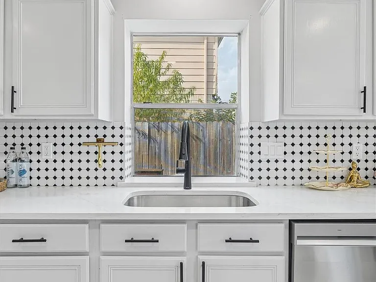 11306 Avon Pl — Photo 13