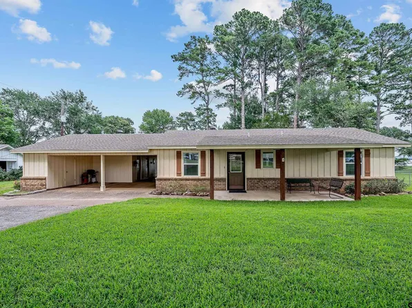 2322 Royal Dr E, Chandler, TX 75758