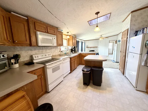 3448 Nottingham Dr #562, Northville, MI 48167
