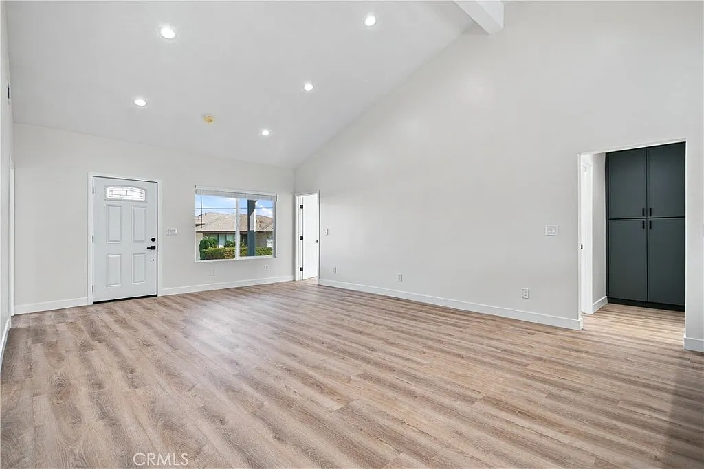 4 bed, 1390 sqft, $4,850 — Photo 3