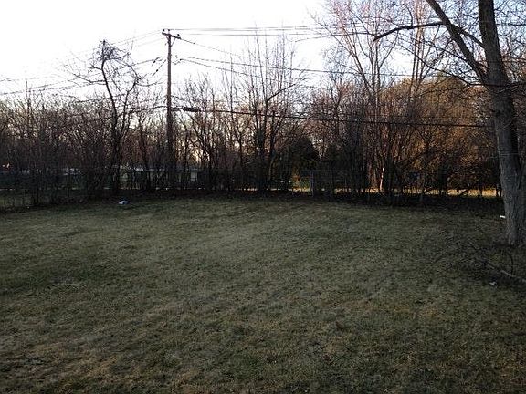 3rd image of 220 Nauvoo St