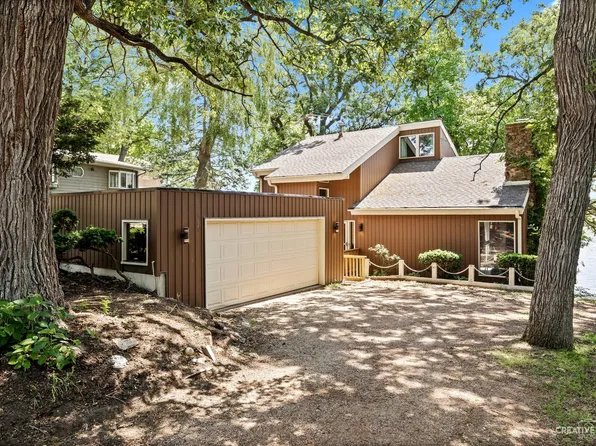 301 Holiday Dr, Somonauk, IL 60552