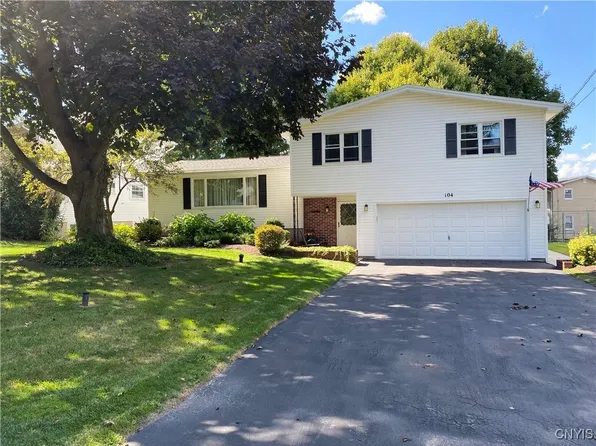 104 Pumpkin Ln, Syracuse, NY 13219