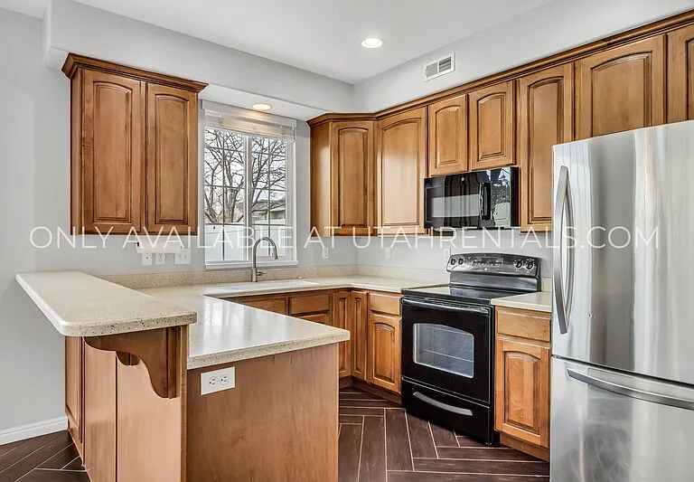 928 Chelsea Ln — Photo 1