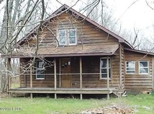 636 Edgewood Rd, Salem, IL 62881