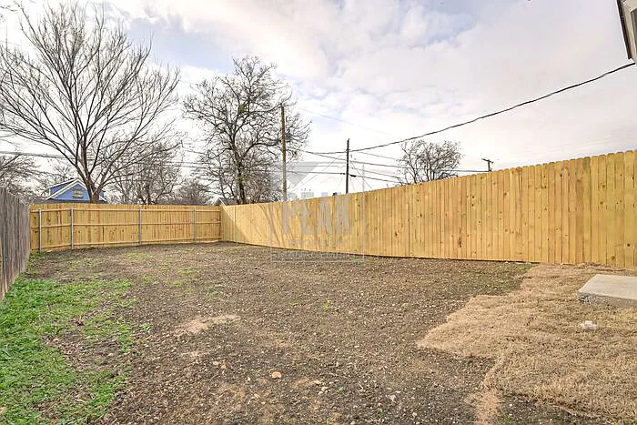 1806 Bessie St — Photo 19