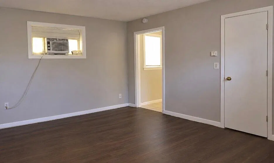1 bed, 1.0 bath, 360 sqft, $650 — Photo 2