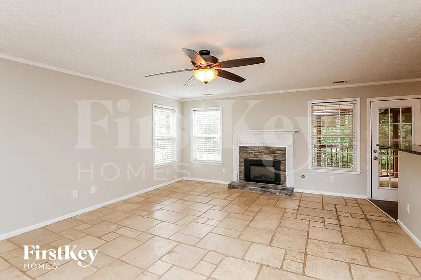 4 bed, 2.5 bath, 4188 sqft, $3,965 — Photo 2