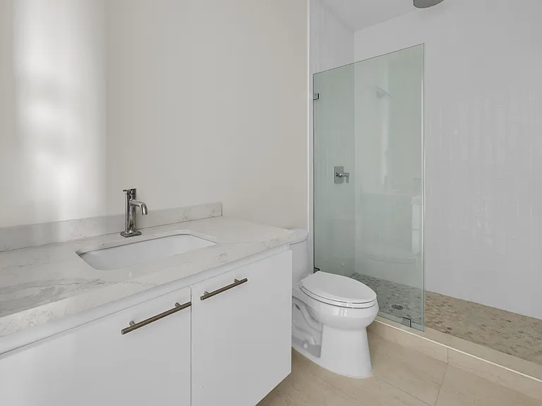530 SW 11th Ave #202 — Photo 10