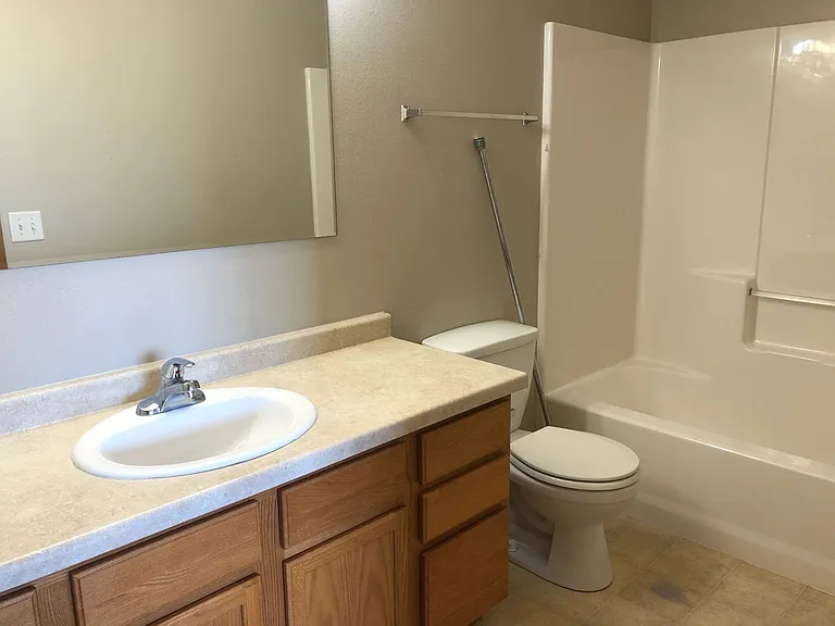 2735 N Broadway — Photo 16