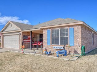 917 SW 11th St, Moore, OK 73160