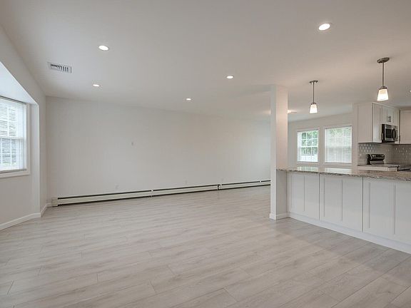 4th image of 3 Dartmouth Dr