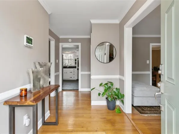5 Cameron Dr, Newport News, VA 23606