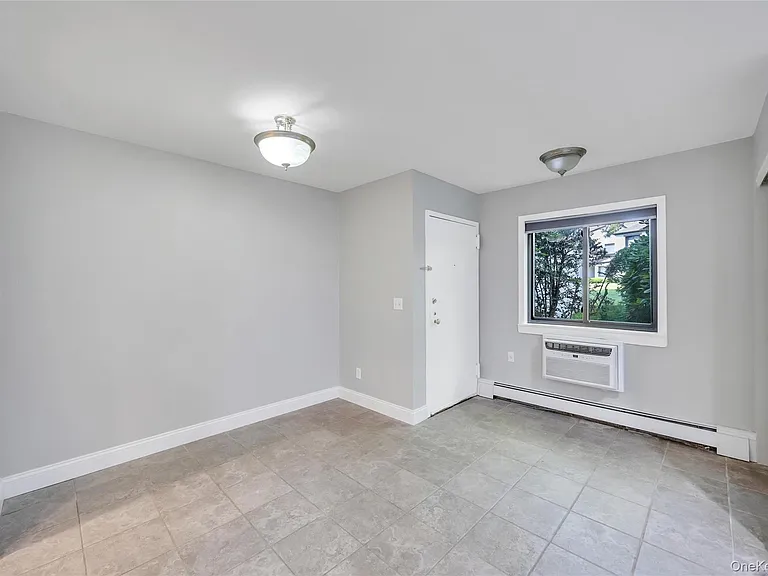 31 Richmond Blvd #1B — Photo 3
