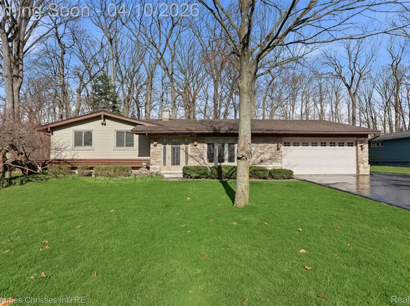 2835 Aspen Ln, Bloomfield Hills, MI 48302