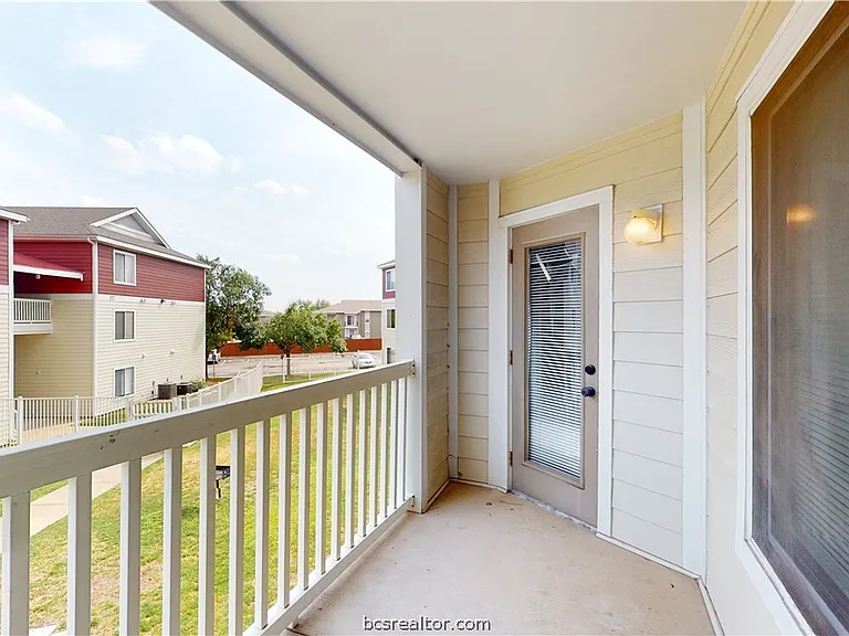 523 Sw Pkwy #204 — Photo 18