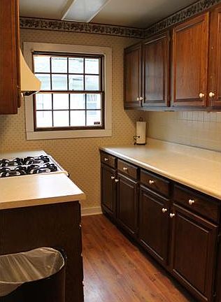 5th image of 6152 Winthrop Ave
