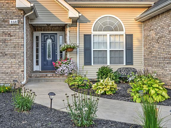 3rd image of 959 Pullman Ct