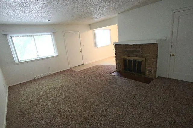 1905 E Wellesley Ave — Photo 7