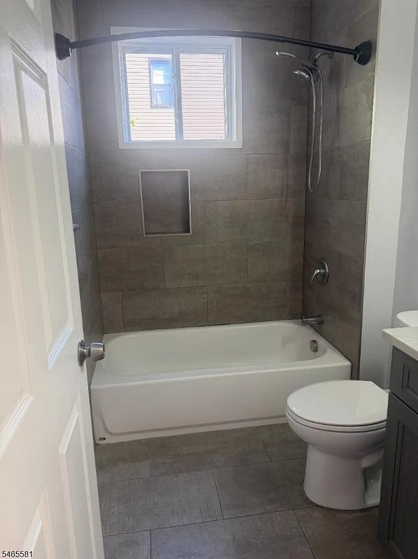 2 bed, 1.0 bath, $2,050 — Photo 4