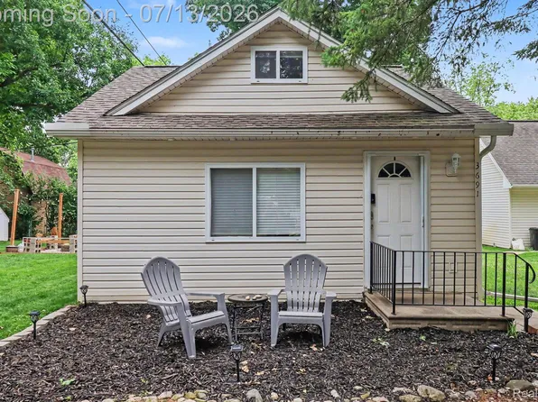 3691 Woodview Ave, West Bloomfield, MI 48324