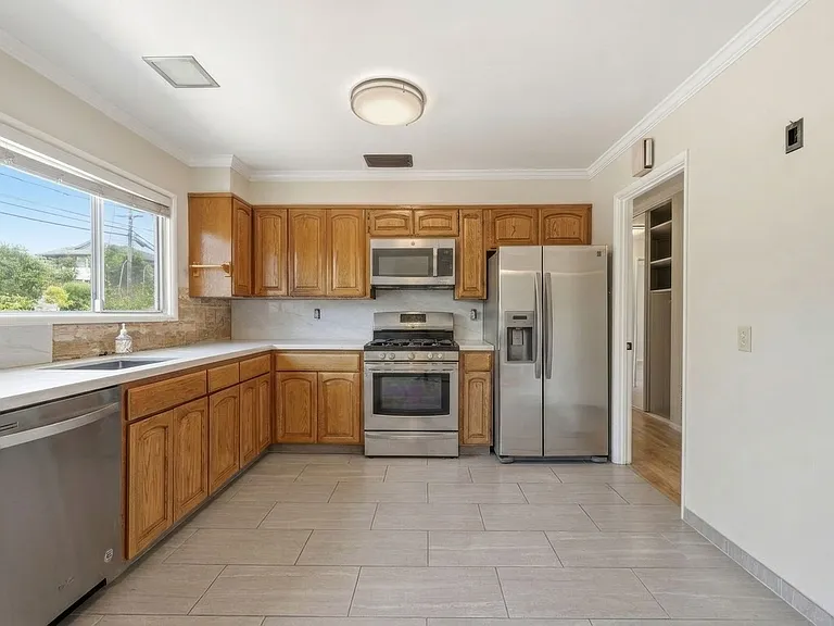 435 Alhambra Rd — Photo 33