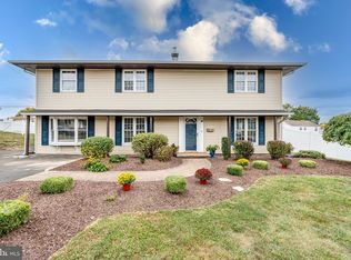 2 Tawny Rd, Levittown, PA 19056