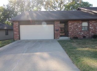 128 S Ryans Way, Saint Joseph, MO 64506