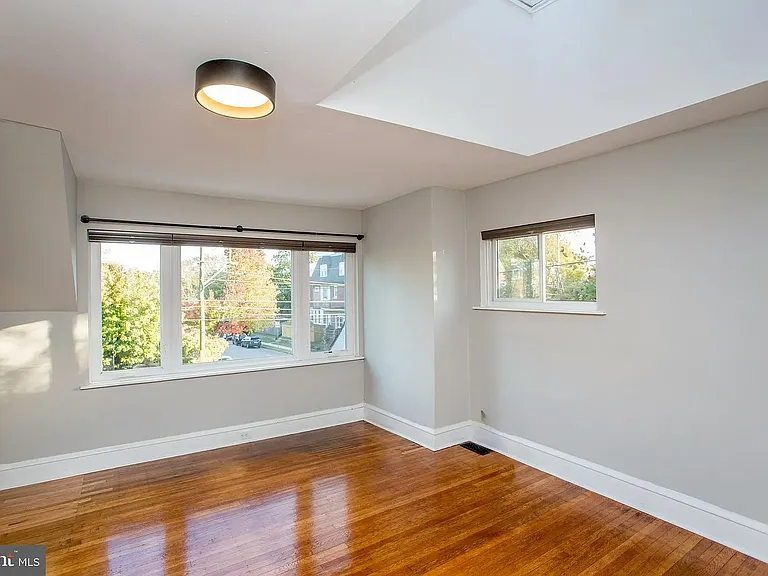501 E Mount Airy Ave — Photo 34