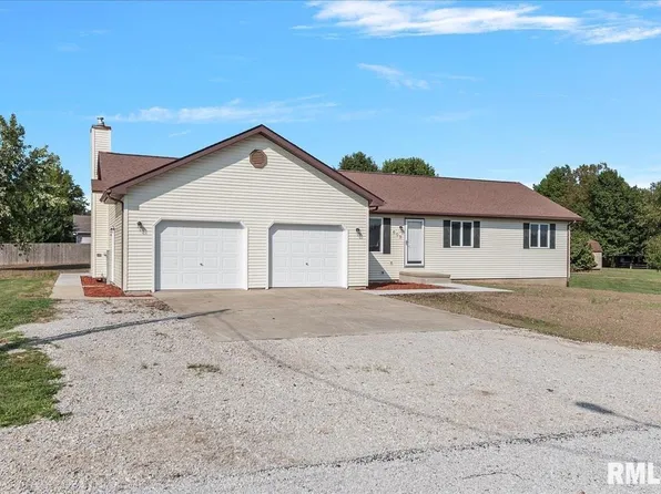 609 W 4th St, Morrisonville, IL 62546
