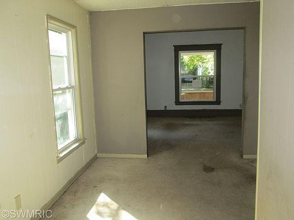 5th image of 905 Clarence St