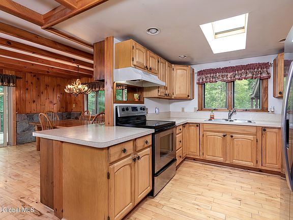 3rd image of 72 Delaney Dr