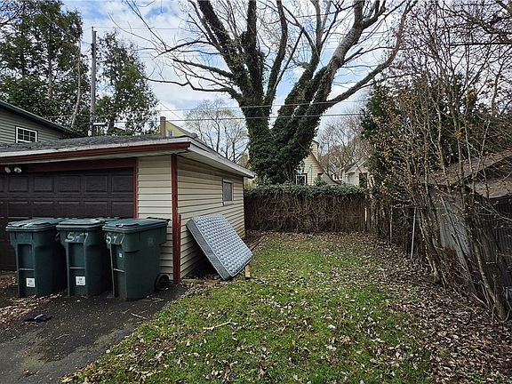 2nd image of 547 Avis St