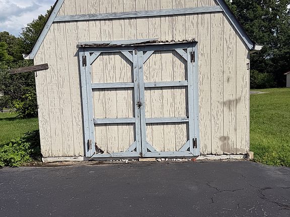 5th image of 230 Park Circle Dr W
