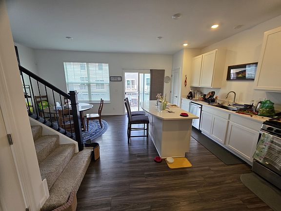 5th image of 1033 Atterberg Rd