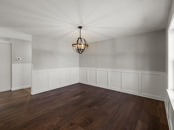 5th image of 961 Wood St