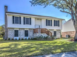 527 E Castle Harbour Dr, Friendswood, TX 77546