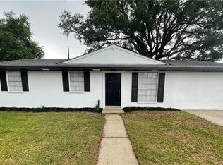 2216 W Christie Dr, Saint Bernard, LA 70085