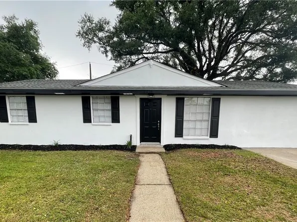 2216 W Christie Dr, Saint Bernard, LA 70085