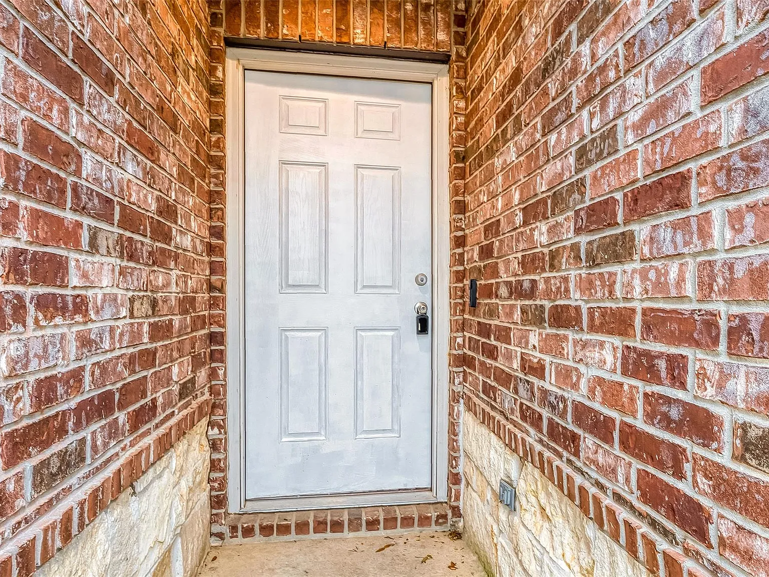 3 bed, 2.0 bath, 1516 sqft, $1,950 — Photo 2