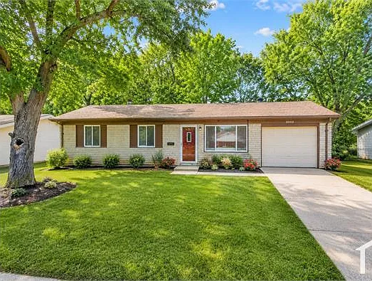 3 bed, 972 sqft, $1,749 — Photo 2